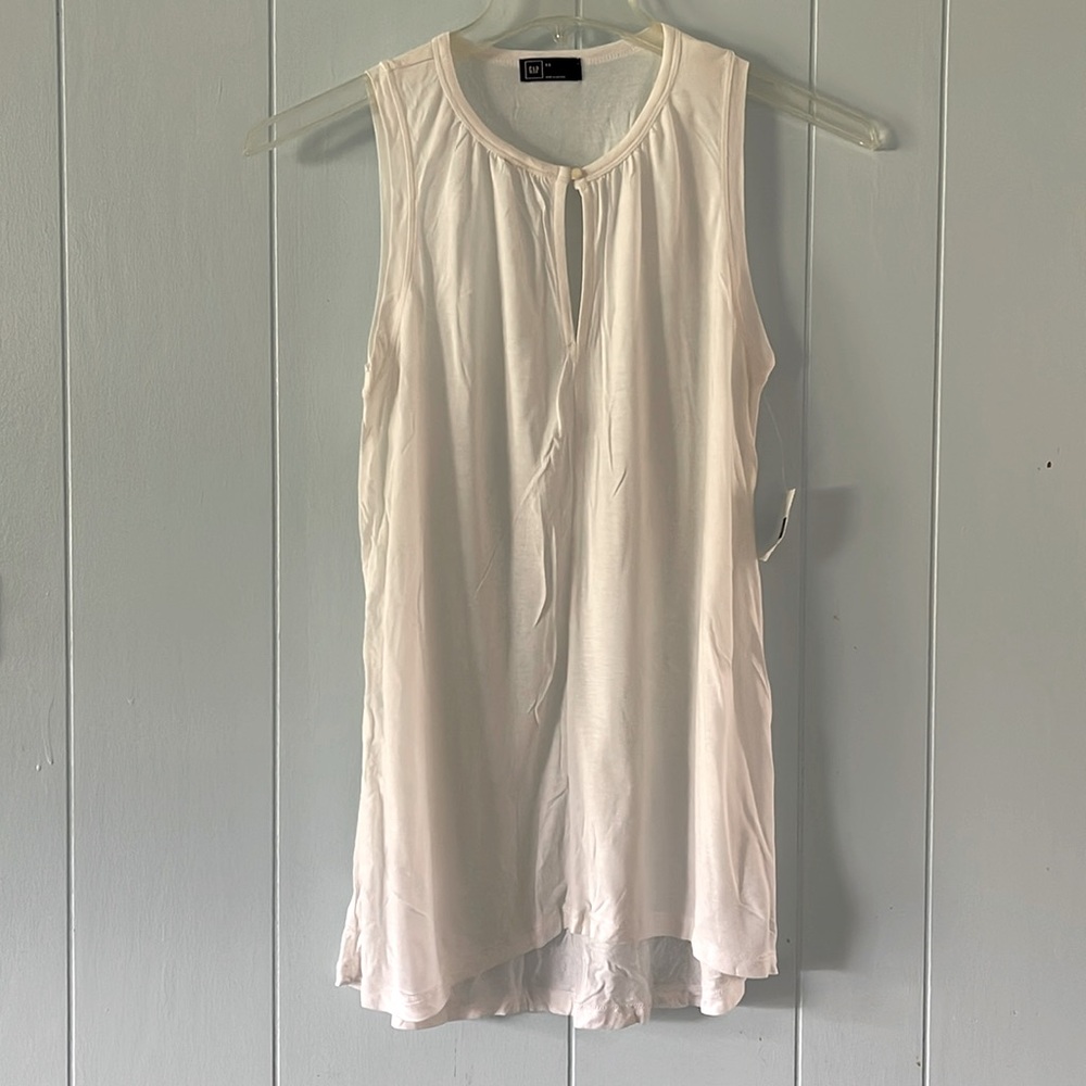 NWT Gap white sleeveless shirt